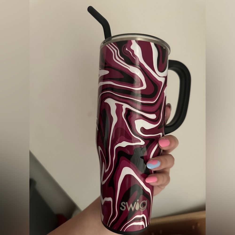 SWIG 40 OZ WITH STRAW